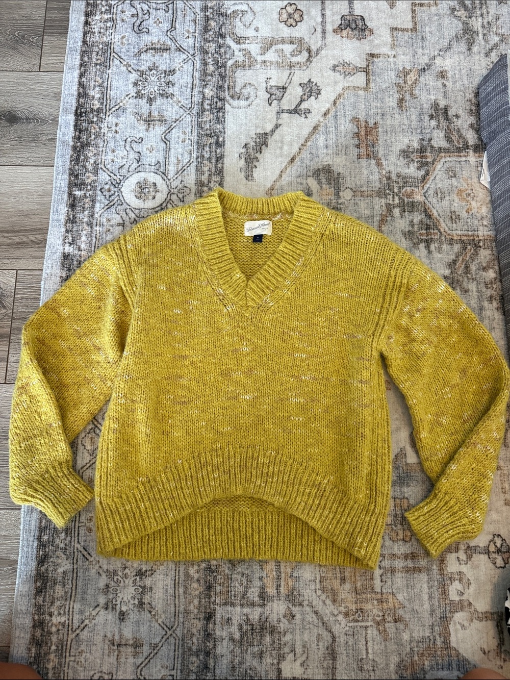 Universal Thread Marled Mustard V-Neck Sweater